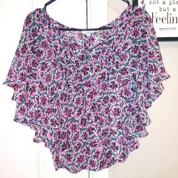 💚Angel Wing Floral Top - Picture 1 of 3